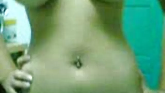 Porno pas d'inscription  film porno Une fille mince et très mignonne est entrée dans le bureau avec des annonces.  Il voulait se montrer sous le meilleur jour et conquérir l'homme qui semble être le producteur. Le fait est que la beauté veut vraiment entrer dans le show business et faire une carrière inhabituelle.  Pour cette raison, il a ouvertement répondu à toutes les questions des interlocuteurs. Pas moins mignon exhibant son corps. Ses seins sont juste une sorte d'émerveillement, et quand la jeune fille a un cancer et enlever 