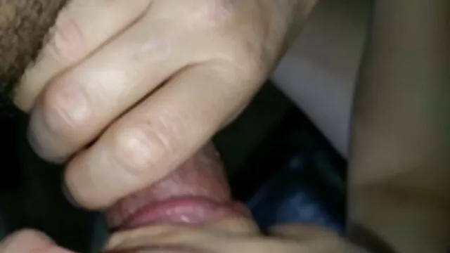 Porno pas d'inscription  streaming pirno  Salope Sexy avec des lèvres charnues et de gros seins naturellement commencer à se tortiller est érotique devant une caméra vidéo, montrant fièrement le corps de son choix, sa montre beaucoup. Pour une telle beauté, un membre de l'opérateur devient bientôt dur comme la pierre, et il l'a traînée dans la maison. Le couple a été placé dans un grand lit, où le mâle, sans perdre une seule seconde, poussant le phallus dans son cheval humide.   Cette fille sait donner du plaisir à un vrai homme, c