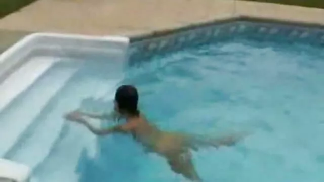 Porno pas d'inscription  Fille s'amuser dans une boîte de nuit. videosporno gratuites