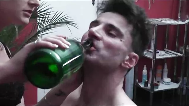 Porno pas d'inscription  Il n'est pas facile de satisfaire deux jeunes vaches pornou gratuit à la fois