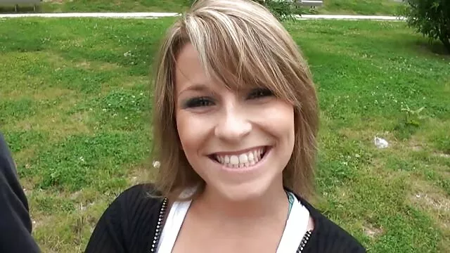 Porno pas d'inscription  wwwporno dingue  Comme on dit, la romance est un problème difficile. Et cela vaut la peine pour la petite fille de donner un peu de luxe, un peu d'attention et un peu de tendresse, quand elle s'est transformée en un chat convoité qui ne nécessite que du sexe. Seulement quelques-uns grimpent sur le lit, et la fille tire immédiatement l'homme à lui-même.  Et lui, ayant saisi la poitrine d'un petit charmant, commença à les caresser vigoureusement pour que la beauté fût immédiatement excitée, comme un volcan br
