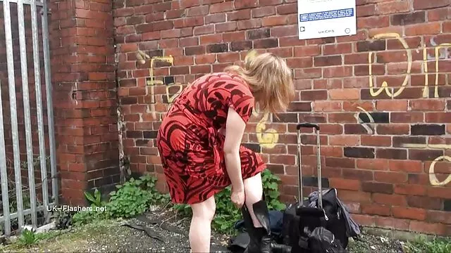 Porno pas d'inscription  L'homme a enlevé ses sous-vêtements et a montré boner videos x gratuite aimer brune