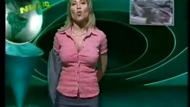 Porno pas d'inscription  La femme black xxx brune avant l'arrivée de son amant jouant avec gode