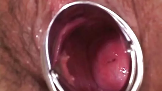 Porno pas d'inscription  film porno Un homme a des passe-temps, on mange une jeune vache. Ici, lui et son ami prennent le cerf-volant et vont à la plage pour trouver un bébé approprié pour baiser.  Quoi qu'il en soit, le voici - une charmante petite fille bronzer seule et attendre que quelqu'un prenne l'initiative. En général, nous nous sommes rencontrés, nous avons discuté, puis nous procédons aux leçons les plus intéressantes.  Un homme assis à côté de cette belle femme, poussant silencieusement sa culotte et, pour que personne n